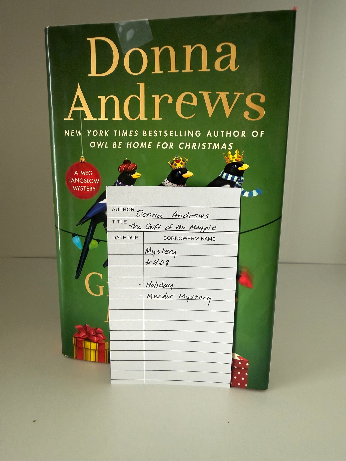 The Gift of the Magpie by Donna Andrews