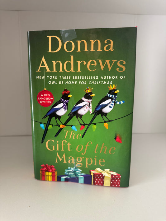The Gift of the Magpie by Donna Andrews